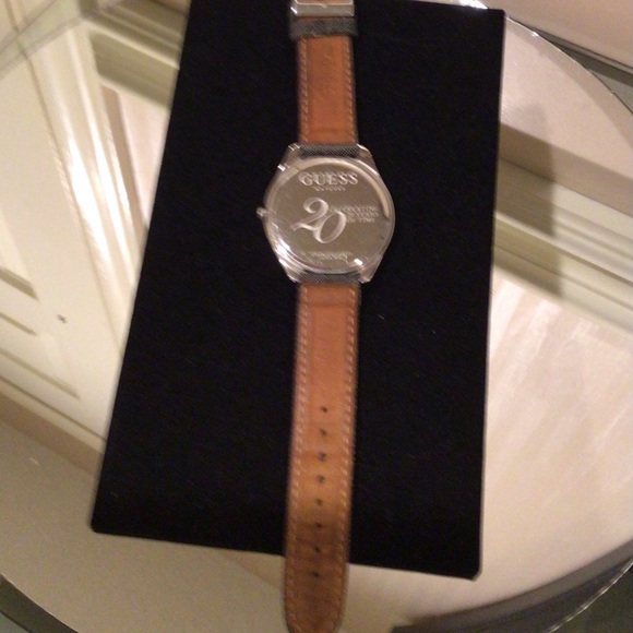 ⬇️Price dropped⬇️Guess 20 year celebration watch with Swarovski Crystal Preloved - Picture 4 of 4